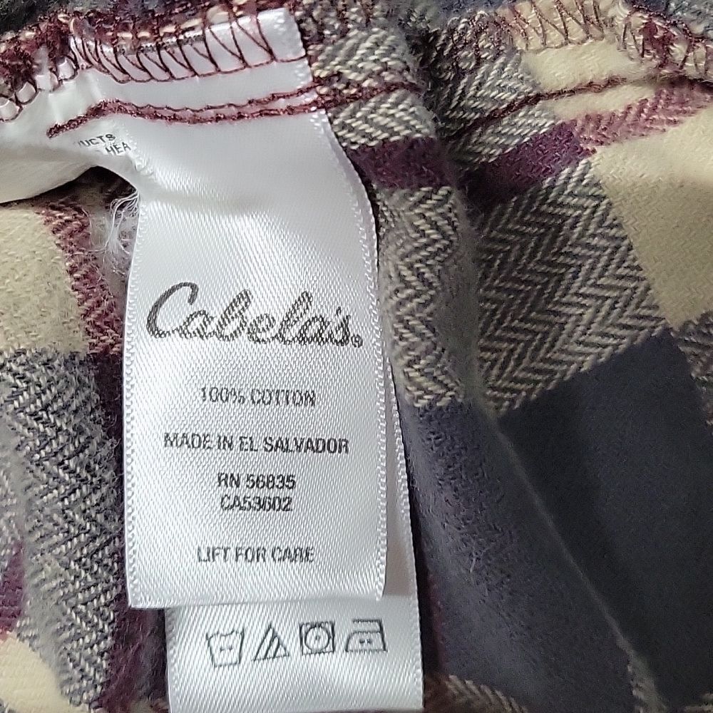CABELAS MENS FLANNEL ROBE SIZE SMALL - Picture 6 of 8